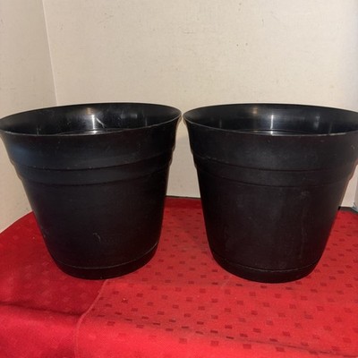 (2-Pk) 8  Round Plastic Planters with Attached Saucer Black - Estate Find