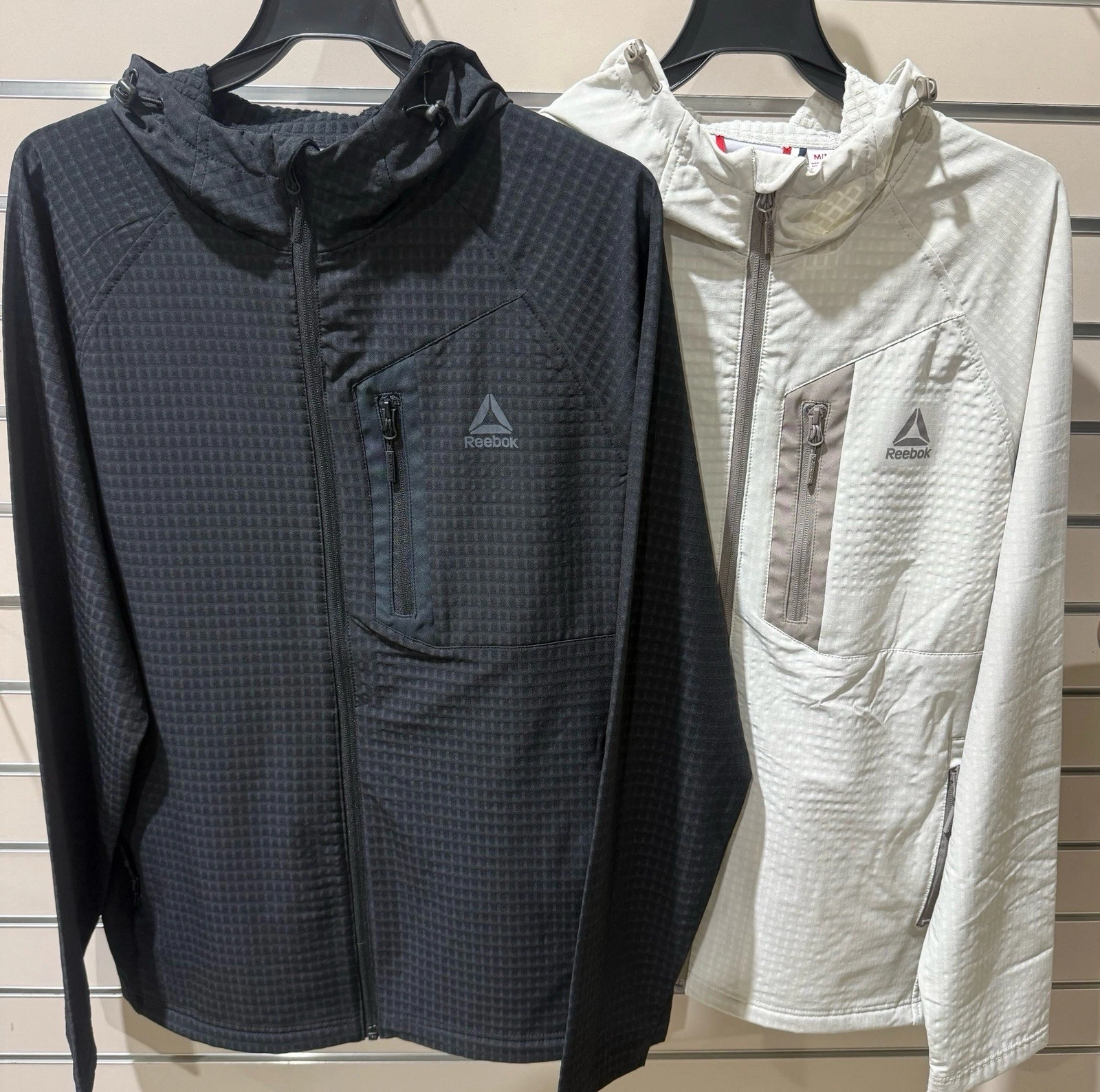 Reebok Men's Textured Stretch Hooded Jacket, Windbreaker Driftwood Black M-3XL
Opens in a new window