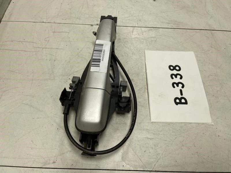 Volvo V50 T5 2005 puerta delantera derecha pasajero puerta exterior manija reale OEM Foto 2 de 4