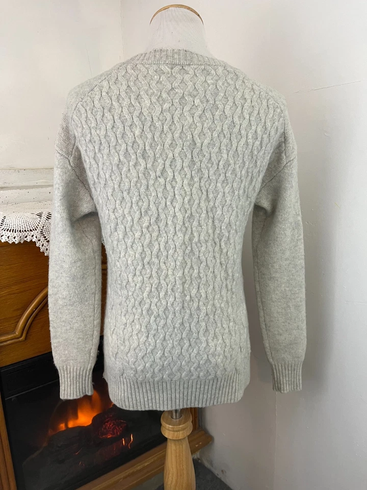 Suéter gris jaspeado tejido con cable de lana halógena de cachemir ~ S Foto 4 de 4