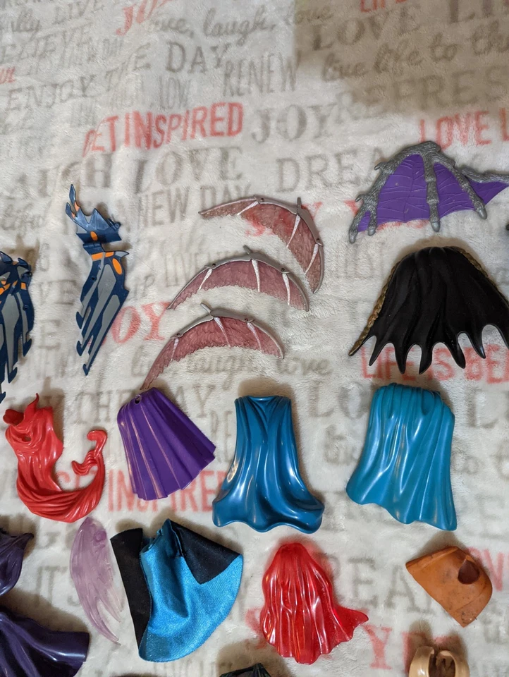 80s 90s 00s Vintage to Modern (?) Lot of 29 Action Figure Capes - Image 4 of 4