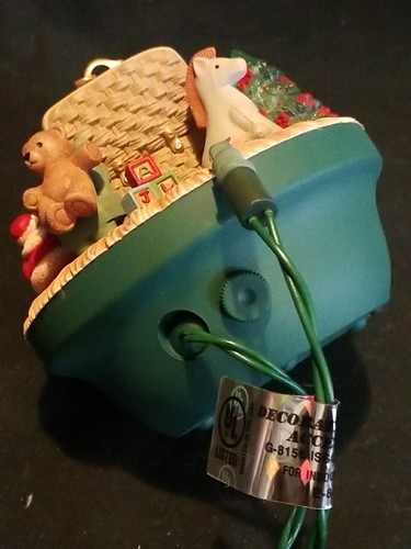 EUC Hallmark Keepsake Ornament, Magic Special Ed., "Victorian Toy Box" QLX7357 - Picture 9 of 10