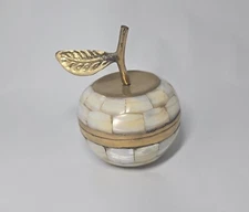 Vintage Brass Ceramic Apple – White & Gold Handcrafted Luxury Home Decor