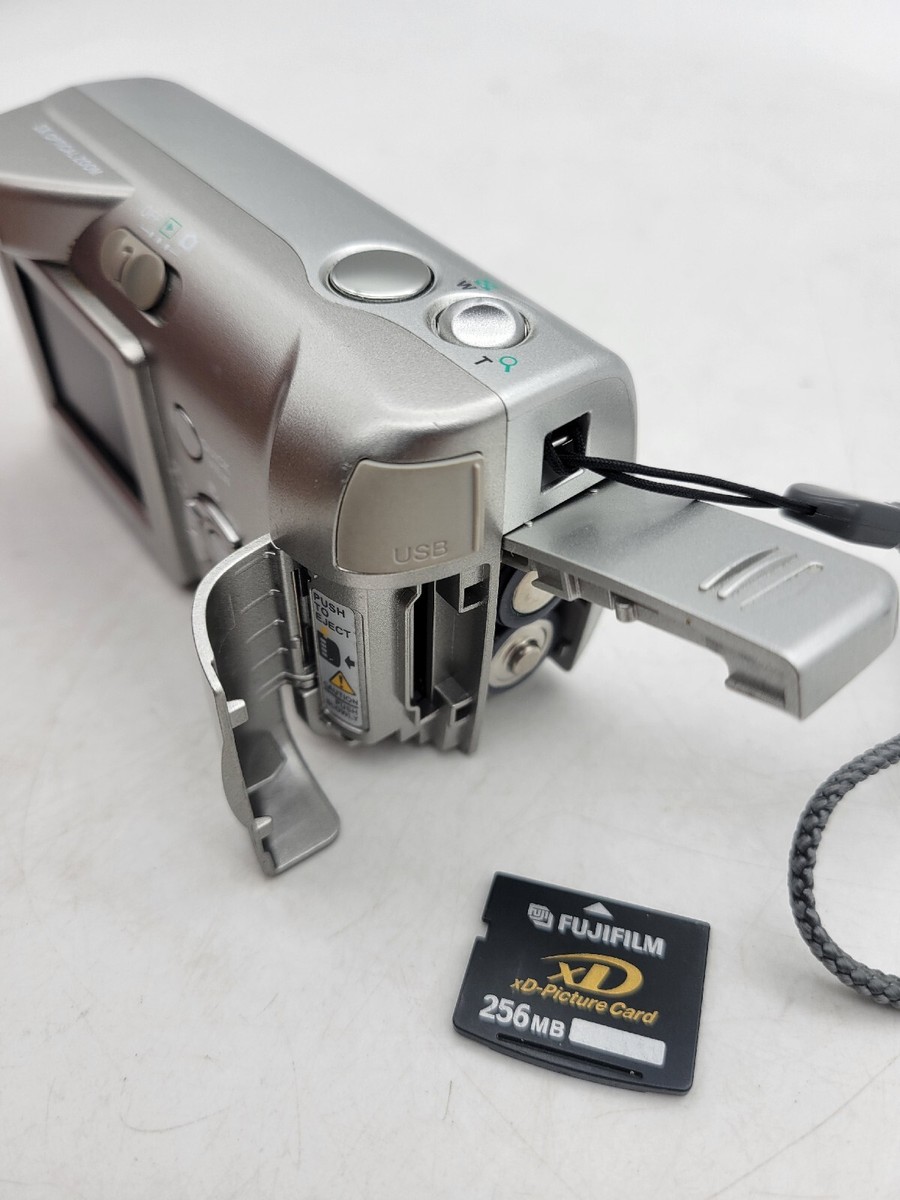 Olympus 3.2 Megapixel Digital Camera D-540 W/ Fujifilm 256MB Olympus 3.2 Megapixel Digital Camera D-540 W/ Fujifilm 256MB