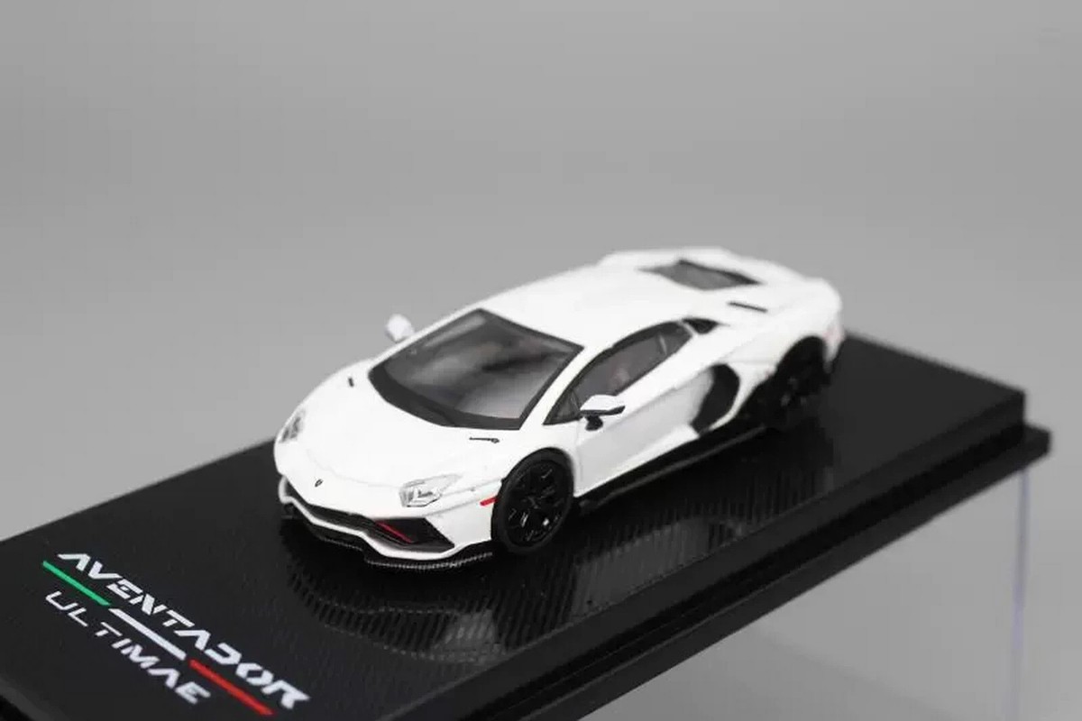ミニカー Lamborghini Aventador Ultimae HF 1/64 Lamborghini Aventador LP780-4 Ultimae White Diecast