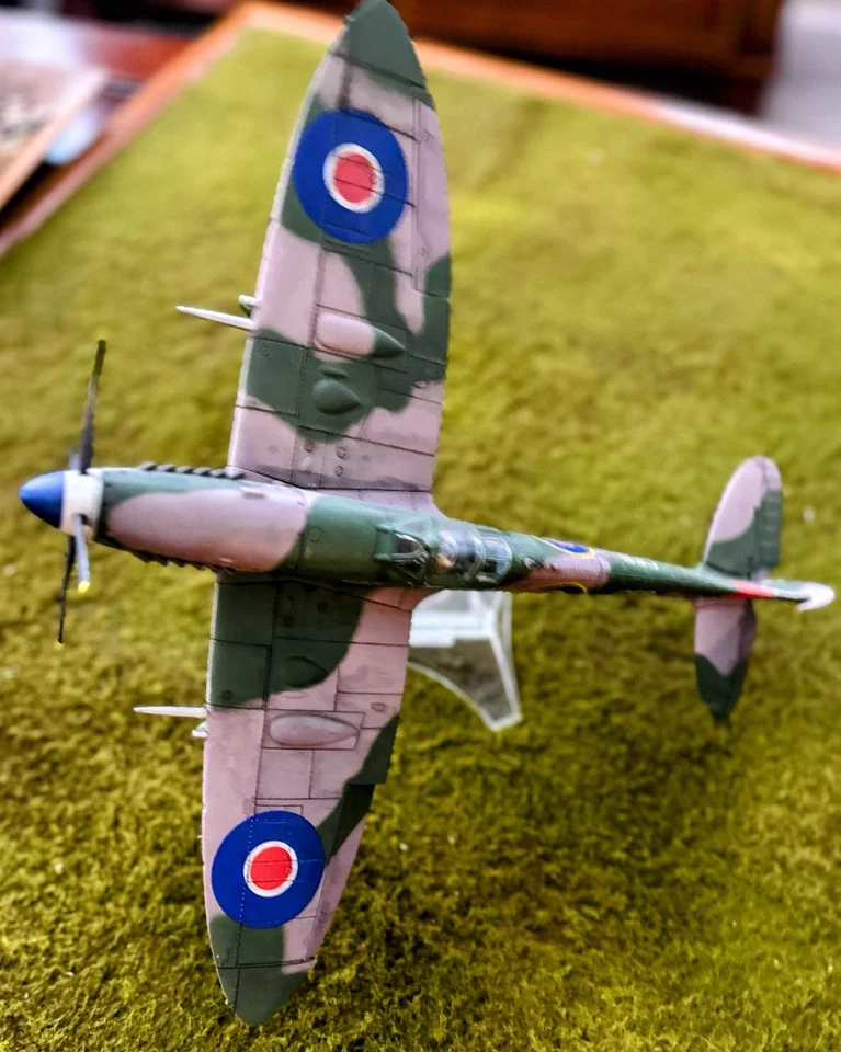 Unimax Forces of Valor RAF Spitfire MK. IX Airplane Netherlands 1945 1:32 Scale - Image 3 of 4