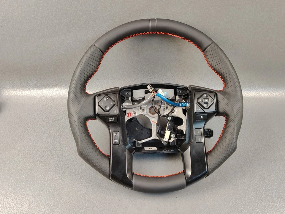 TOYOTA TUNDRA 4RUNNER VOLANTE CUERO PERFORADO PERSONALIZADO OEM JDM 2014 2021 Foto 4 de 4
