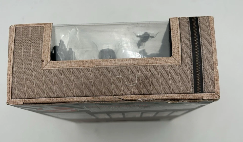 Экшн-фигурка Hasbro Ghostbusters серия Plasma BAF EGON SPENGLER 6 дюймов новая в коробке - Изображение 4 из 4