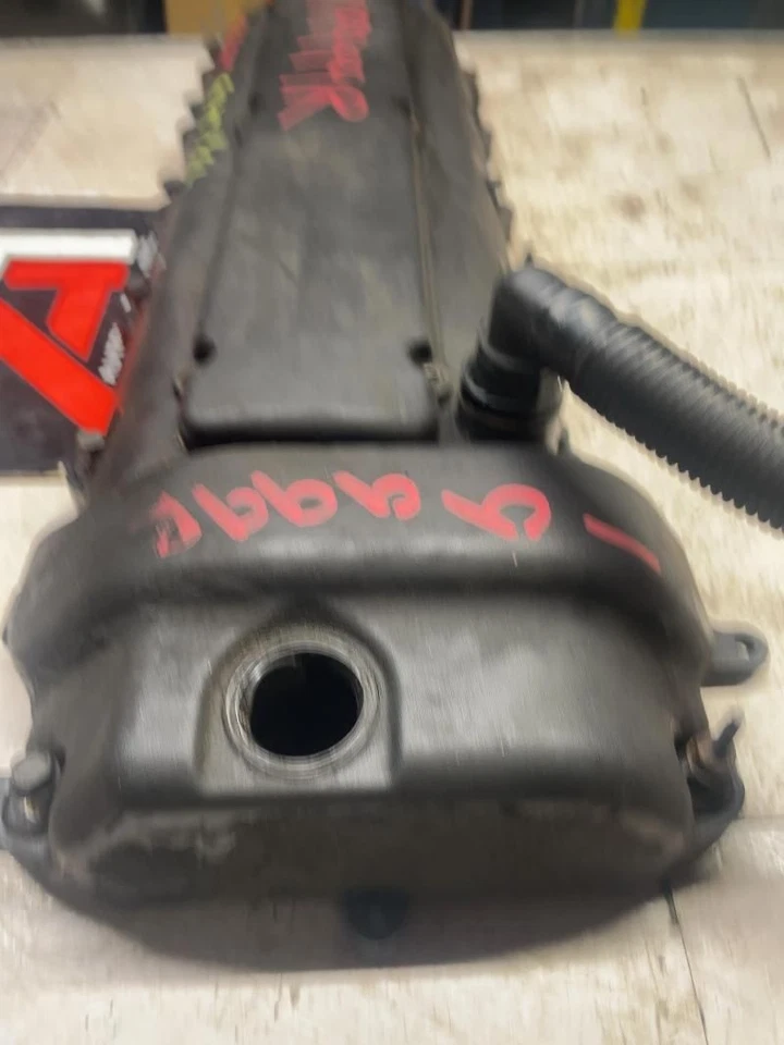 1999-2002 JAGUAR XJ8 Right Passenger Side Valve Cover Black Oem - Image 2 of 4
