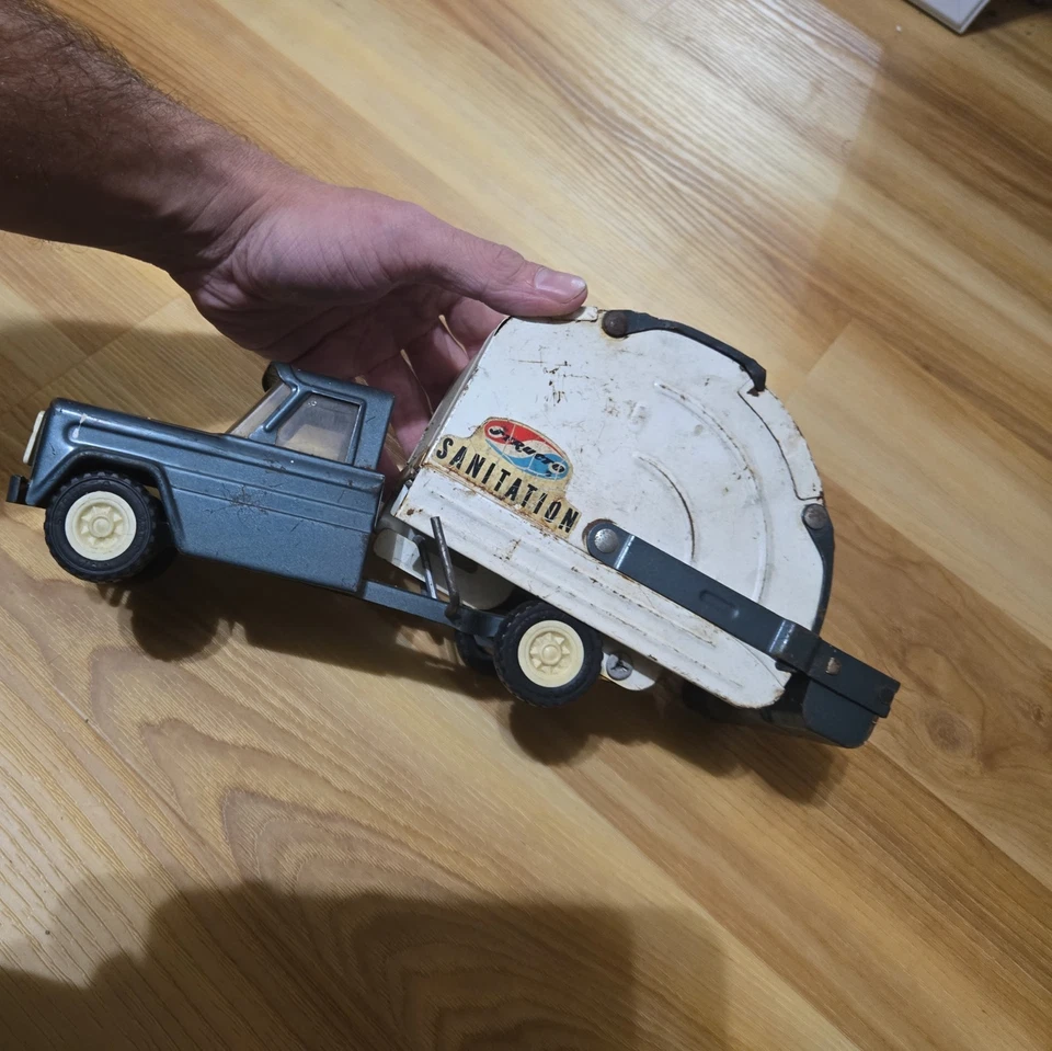 Vintage Early 1960's Structo Sanitation Pressed Steel Garbage Truck - Image 4 of 4