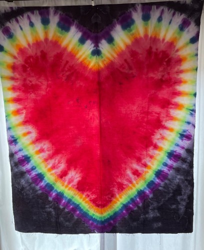 Tie-Dye Tapestry 41”-47” Dark Red Rainbow Heart Black Trim Rough Edge Handmade - Picture 9 of 10