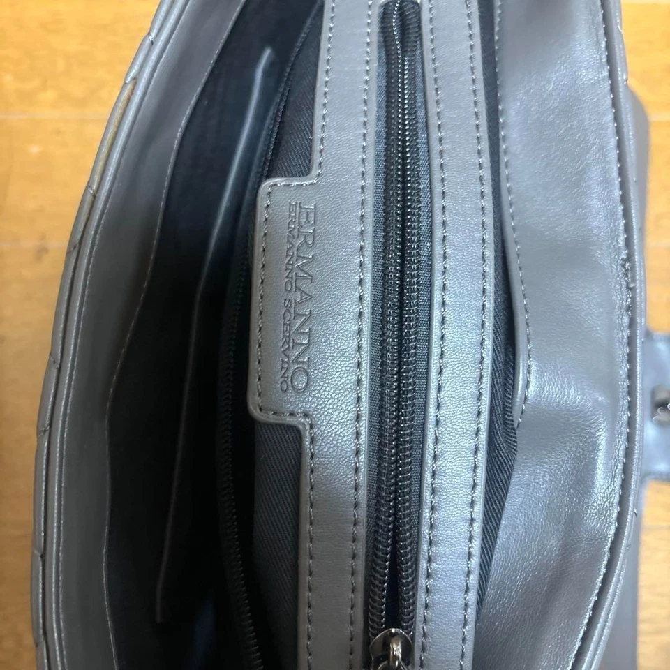 Bolso de Hombro ERMANNO SCERVINO Acolchado Cadena en Gris USADO Buen Estado Foto 4 de 4