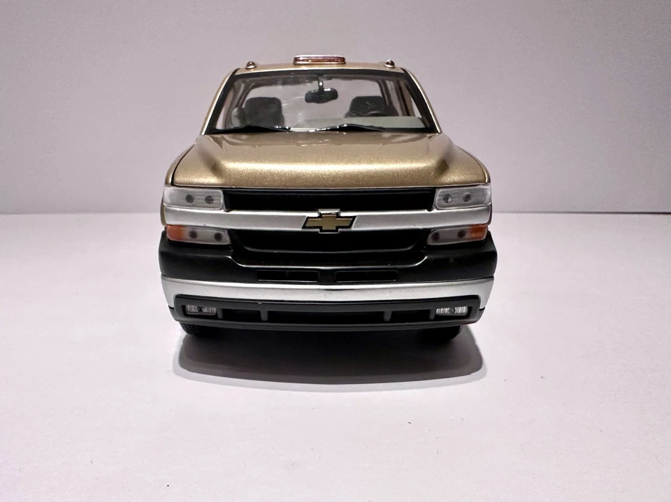 Anson Chevy Silverado Dually 3500 Gold 1/18 Scale Diecast Model Truck READ DESC - Image 3 of 4