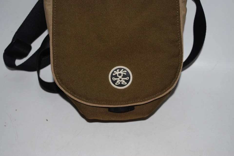 Crumpler “The two Million Dollar Home” Camera Shoulder Bag – Green – Compact - Image 2 of 4