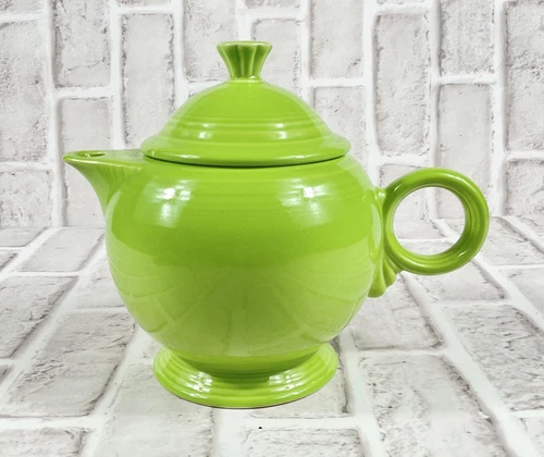 Vintage Fiesta Fiestaware Teapot w/ Lid 5 Cup Lime Green Ring Handle