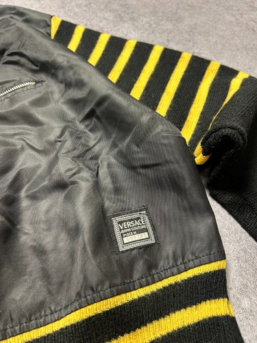 Vintage 90s Versace Jeans Couture Bee Black Yellow Cropped Jacket Women's Size L - Picture 4 of 11