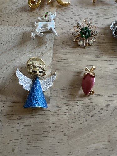 Vintage Assorted Brooches 19 Total Pieces - Imagen 9 de 23