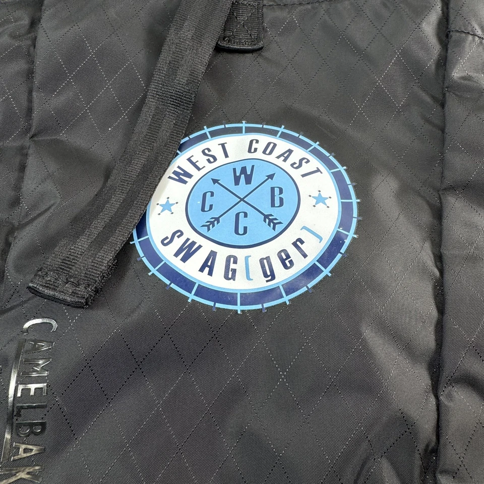 Mochila de día CamelBak Pivot Rolltop 20 L para cercanías negra West Coast Swagger Foto 3 de 4