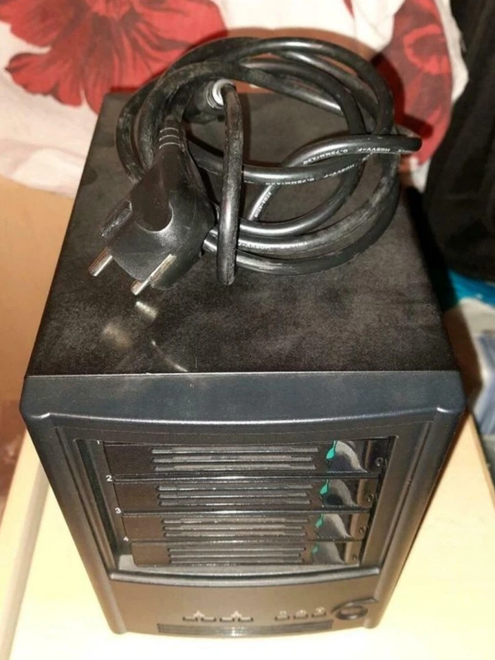 NAS Server Für 4 NAS-HDD von Intel ohne Festplatte - Bild 3 von 4