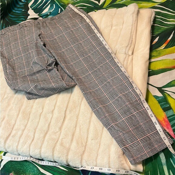 Old Navy Pixie 8 Black White Plaid Pixie Crop Spr… - image 5