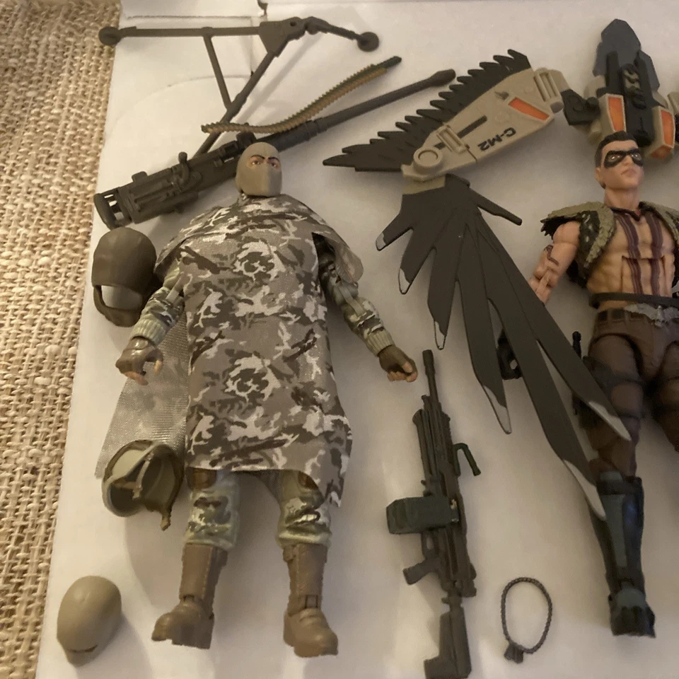 G.I. Joe Классифицированная Фигурка Командира Кобры Ретро, Раптора и Армейской Пехоты - Изображение 2 из 4