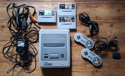 Super Nintendo, 2 Controller, alle Kabel, 3 Spiele, SEHR GUT