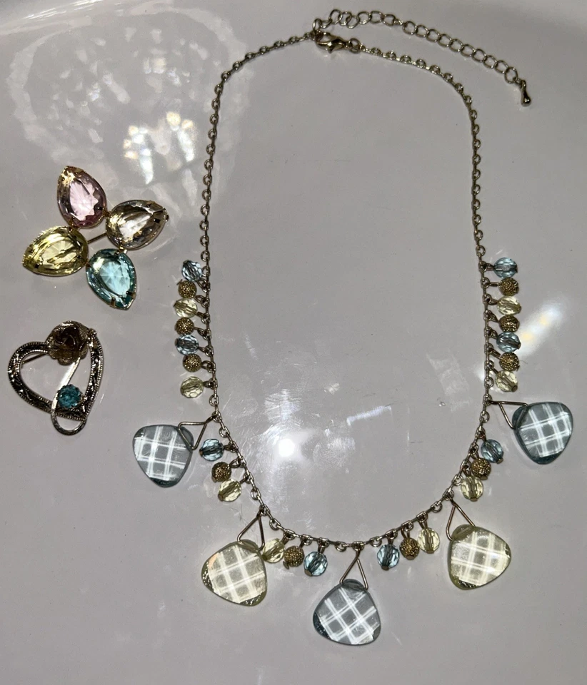 3 件套:粉彩水晶和玻璃水钻项链,雅芳胸针,心形胸针 — 第 3/4 张图片