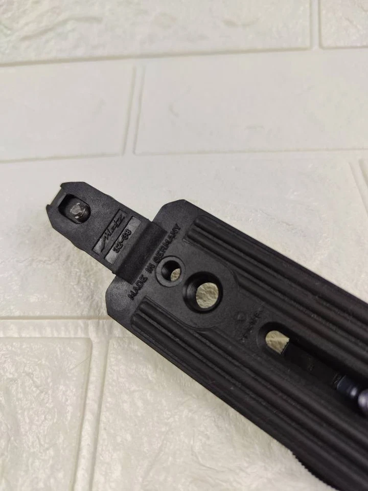 Metz 32-38 Flash Bracket for 45 CL / 45 CT / 60 CT Speedlights - Image 3 of 4