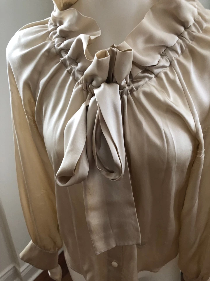 Blusa ROBERT RODRIGUEZ 100 % seda beige con volantes lazo talla 4 venta al por menor $500 Foto 2 de 4