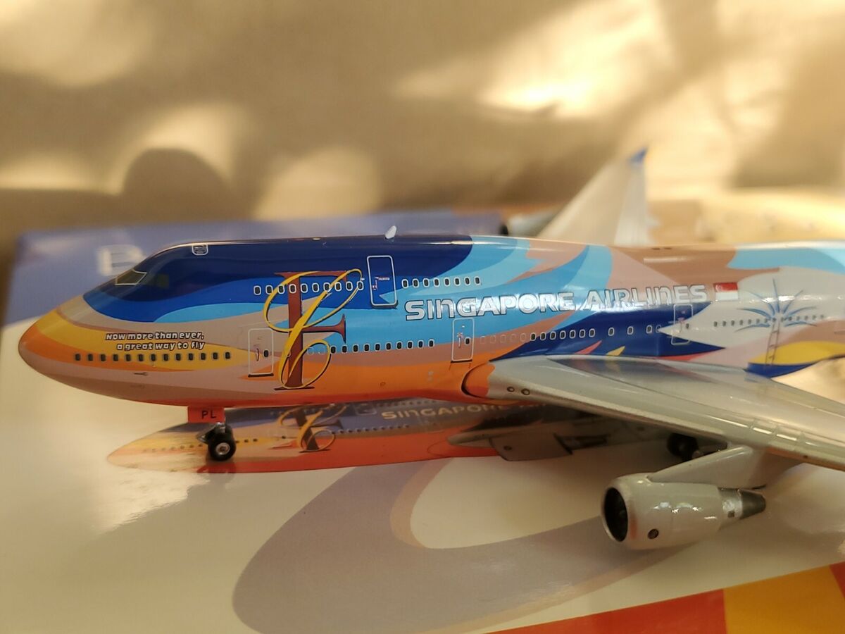 Phoenix Models Singapore Airlines B 747-412 1:400 10703 Phoenix Models Singapore Airlines B 747-412 1:400 10703