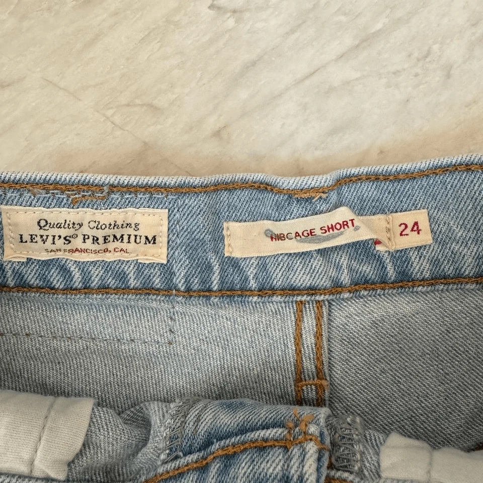 Pantalones Cortos Jean Levi’s RIBCAGE TACHONADOS Talla 24 Foto 4 de 4