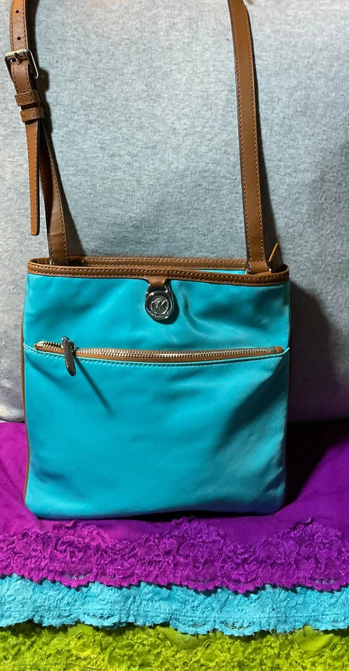 Bolso de hombro/bross Michael Kors verde azulado nailon cuero tostado ribete Kempton cremallera Foto 2 de 4