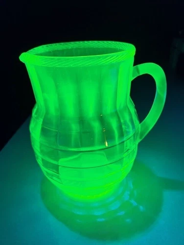 VINTAGE ANCHOR HOCKING GREEN URANIUM GLASS BLOCK OPTIC PITCHER 8 1/4" TALL