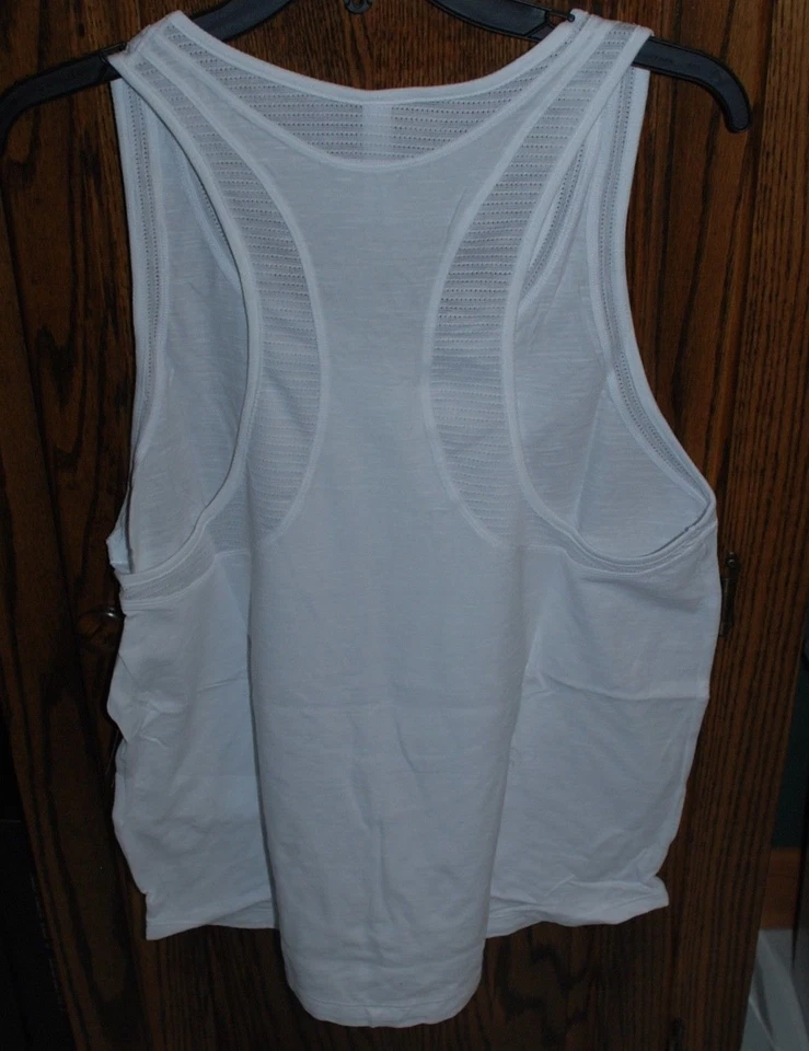 全新带标签女式 Under Armour HeatGear 白色 Fashlete 背心 — 第 4/4 张图片