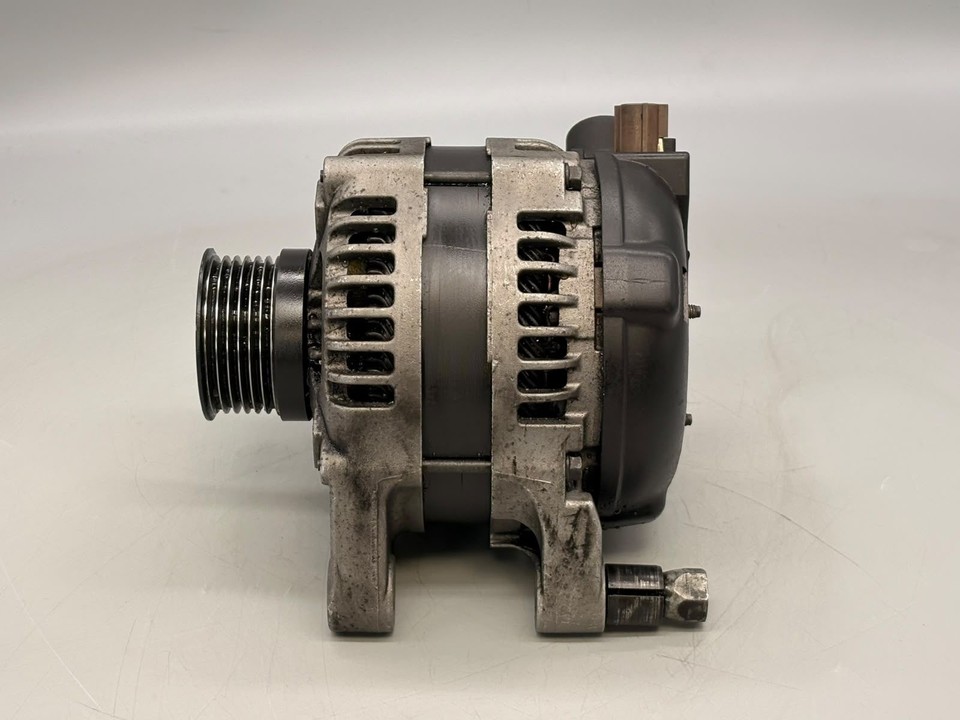 VOLVO C30 DRIVE MK1 2010 - Alternator 0986049071