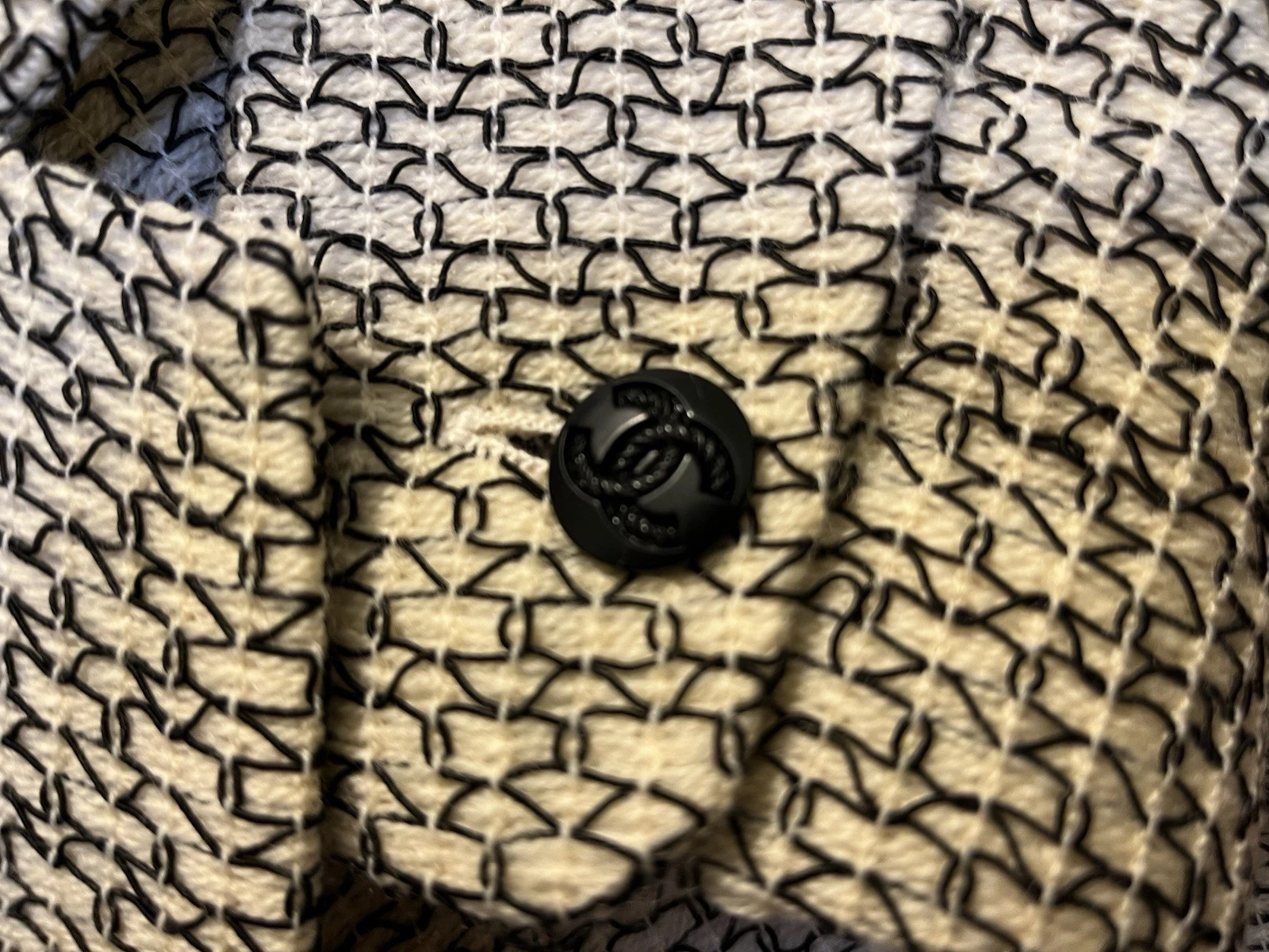 GIACCA CLASSICA CHANEL RUNWAY 5 CC BOTTONE~CC~FODERATA IN SETA SPLENDIDA SOVRAPPOSIZIONE PIZZO NERO