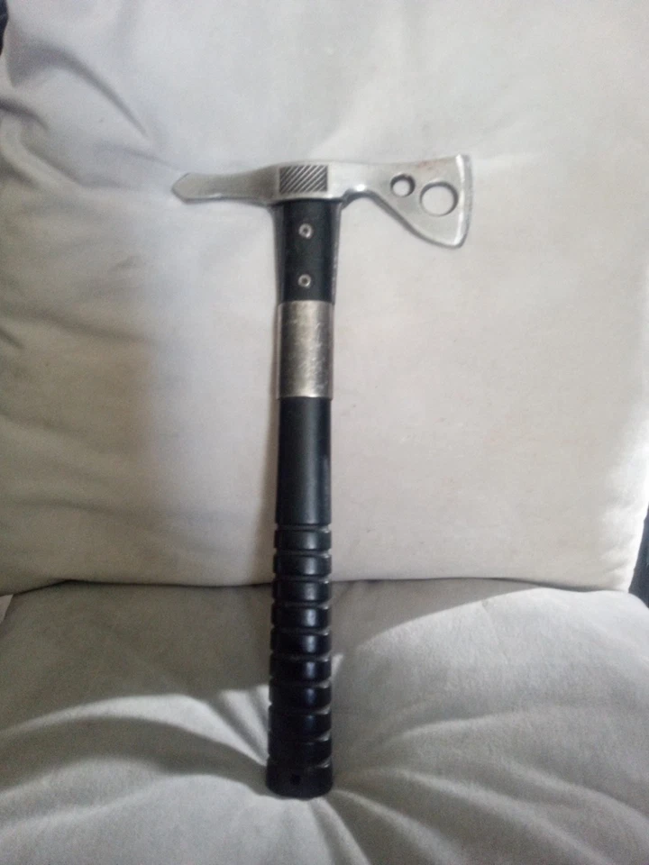 Hacha de lanzamiento SOG Fast Hawk Foto 2 de 4