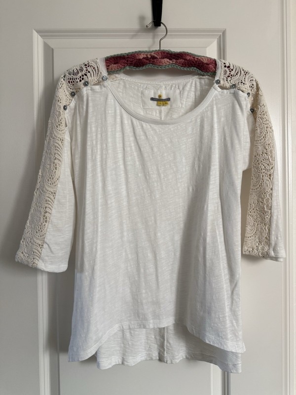 Anthropologie Little Yellow Button Lace Trim Button Sleeves Tee Shirt Top M