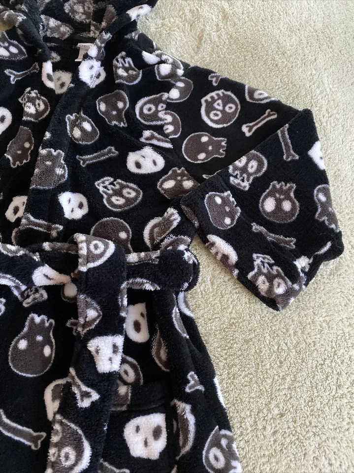 Bata polar con capucha calaveras gris blanco negro Cherokee para niños 6-7 Foto 4 de 4