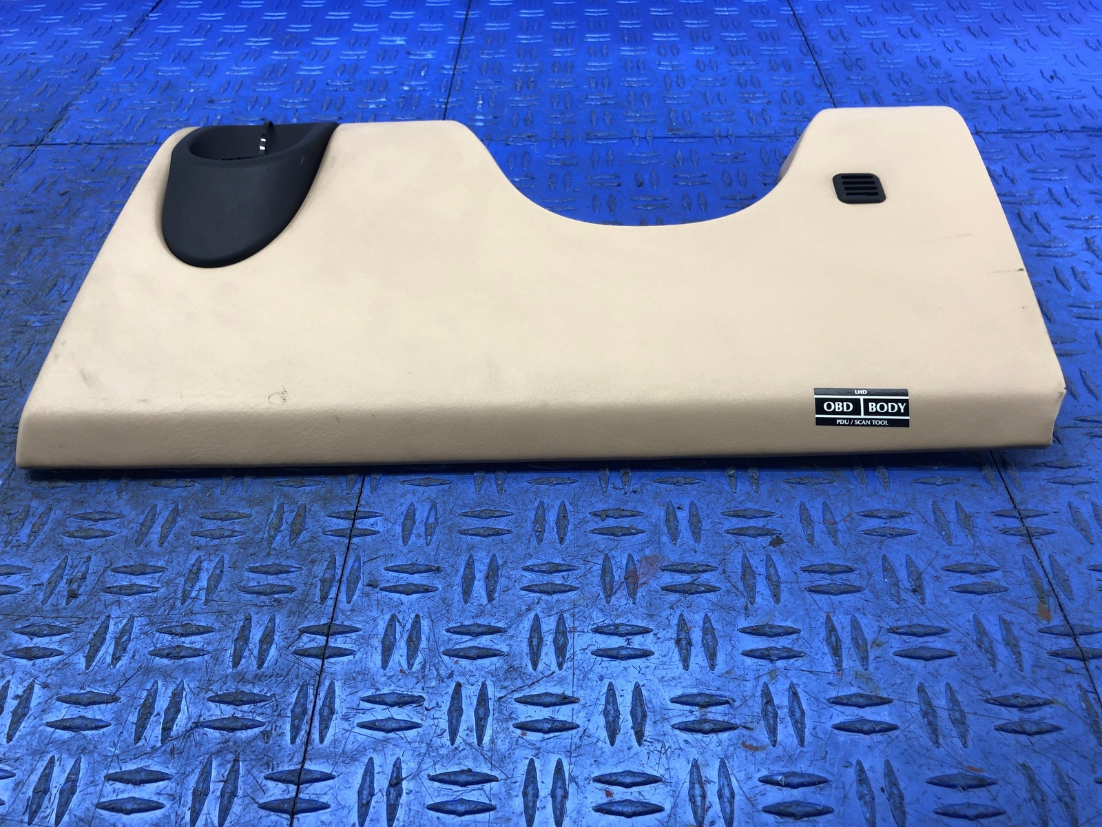 2006-2018 ASTON MARTIN VANTAGE FRONT LEFT KNEE BOLSTER PANEL BEIGE 6G33-C04325