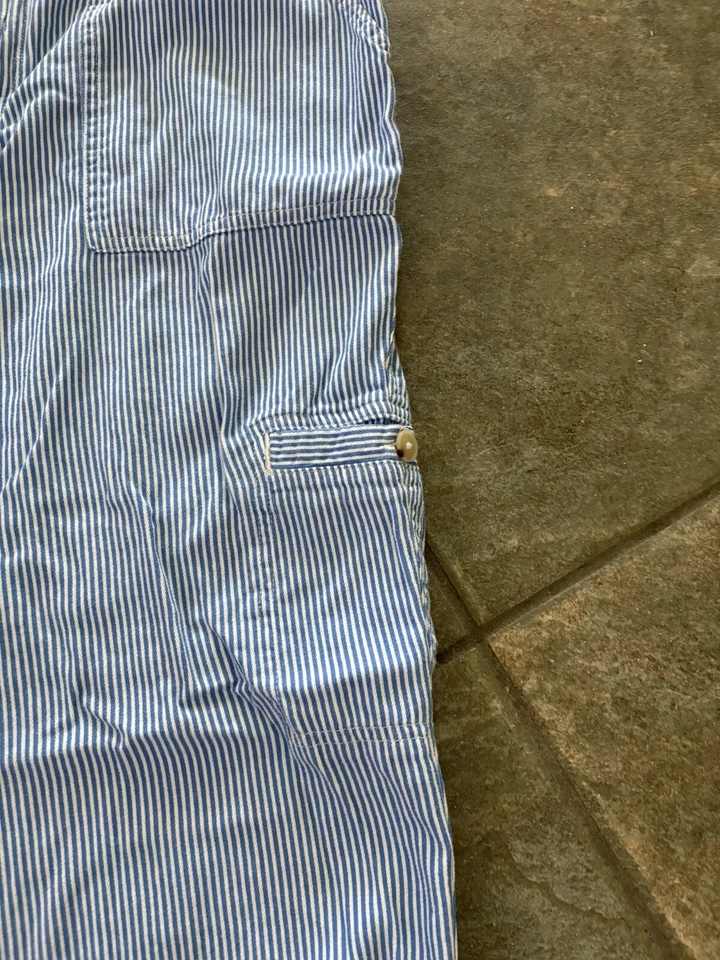 Liz Claiborne Women’s Blue And White Striped Capri With Cargo Pocket Size 6 - Image 4 of 4