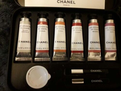 Les Goaches de Chanel lipstick, lip gloss, blusher, bronzer, eyesshashadow brush - Picture 2 of 9