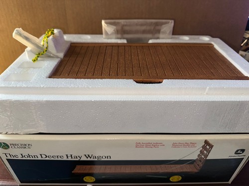 John Deere Precision Classic #19, Hay Wagon 1:16 #15134