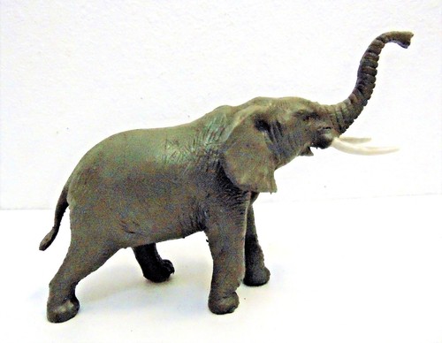 Juguete de goma elefante AAA animal de colección hecho en China 7" de largo 4" de alto (5" con baúl - Imagen 3 de 6