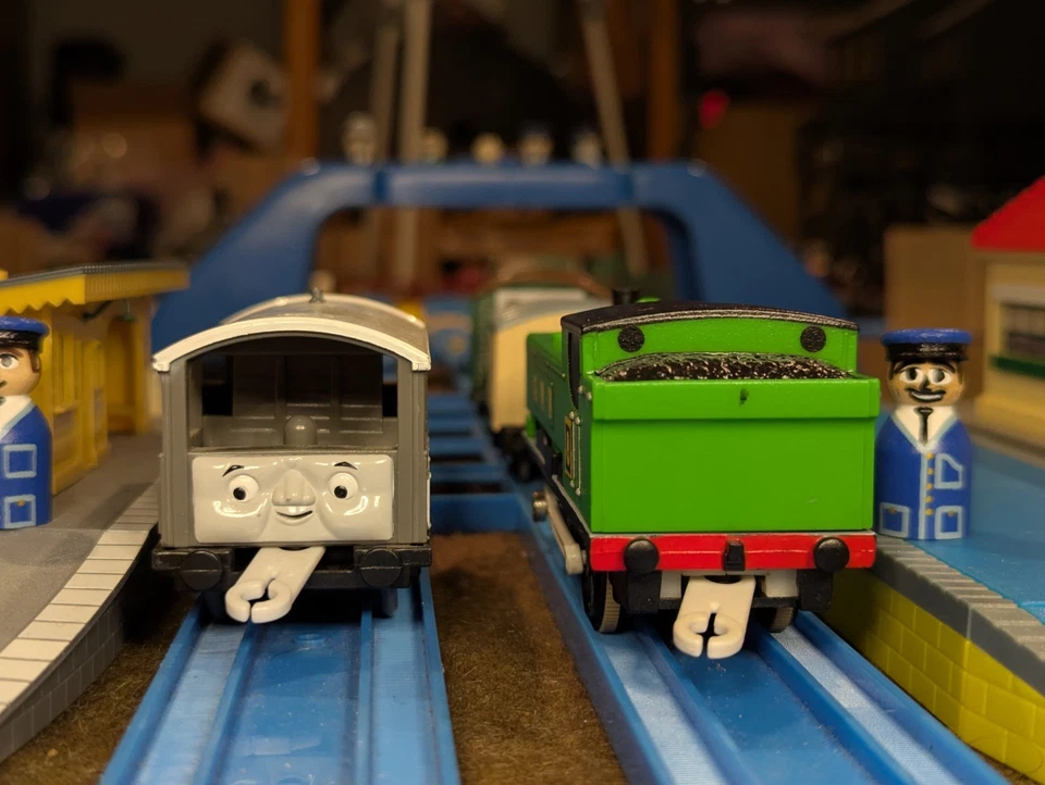 Figuras personalizadas Tomy/Trackmaster RC Duck + Driver, furgonetas personalizadas y sapo facial 3D Foto 4 de 4