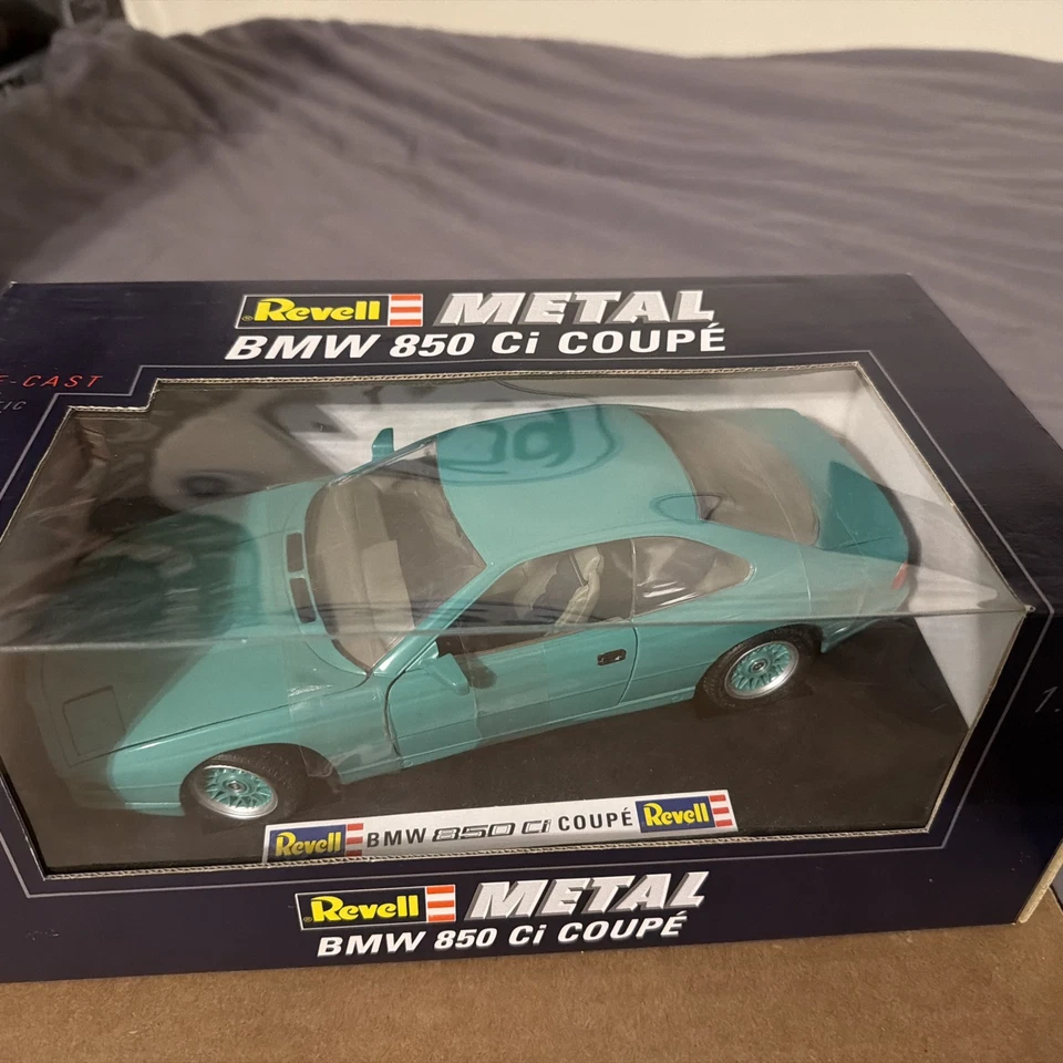 REVELL BMW 850 Ci Coupe 1/18 #08923 Beautiful Color - Image 2 of 4