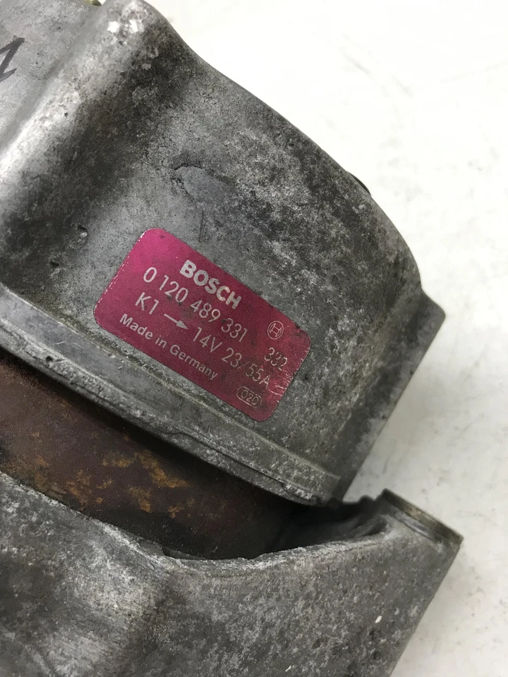 Generator Lichtmaschine Bosch 0120489331 für Mercedes W124 W201  - Image 3 of 4