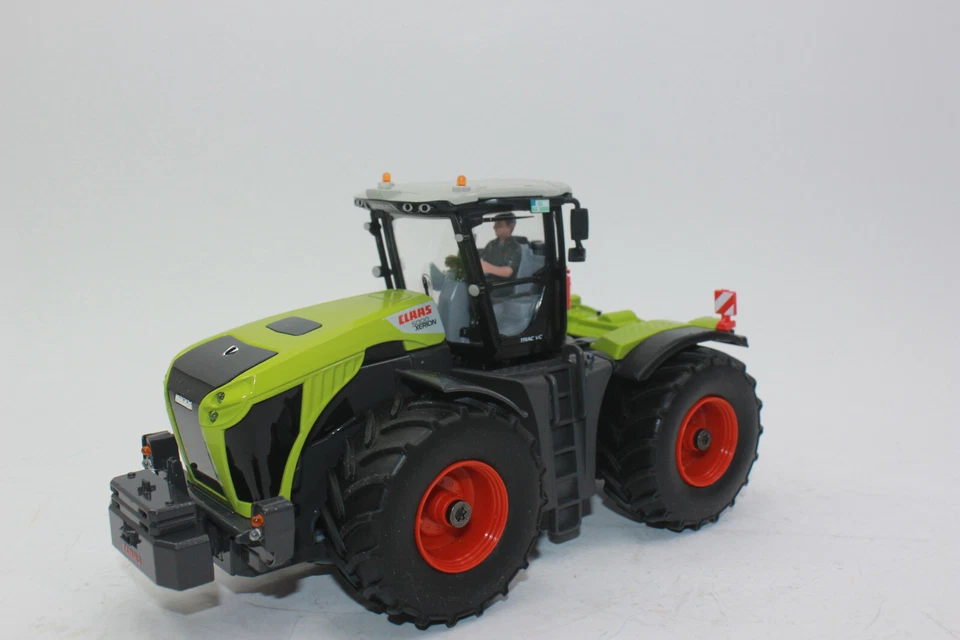 SIKU 6791 Claas Xerion 5000 Tractor Bluetooth App Radio Controlled 1:3 2 - Image 2 of 4