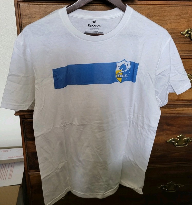 *NEW* NFL Los Angeles Charger T-shirt Size Medium Fanatics NWOT 