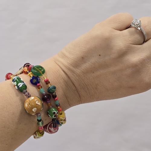3 stapelbare RJ Graziano Multicolor Kunstwerk Glas Acryl Perlen Stretch Armbänder - Bild 14 von 15